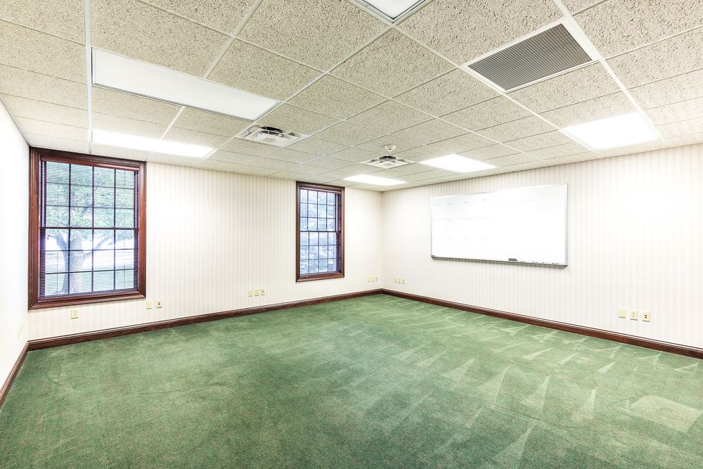 Regional Bank Anchored Office Building | Richmond KY: 1001 Gibson Bay Drive, Richmond, KY 40475